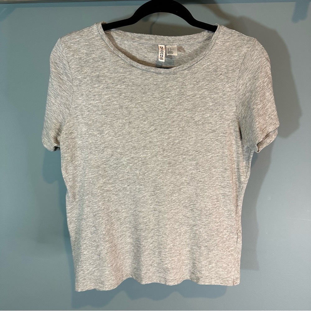 H&M Short Sleeve Crewneck T-Shirt in Heathered Grey